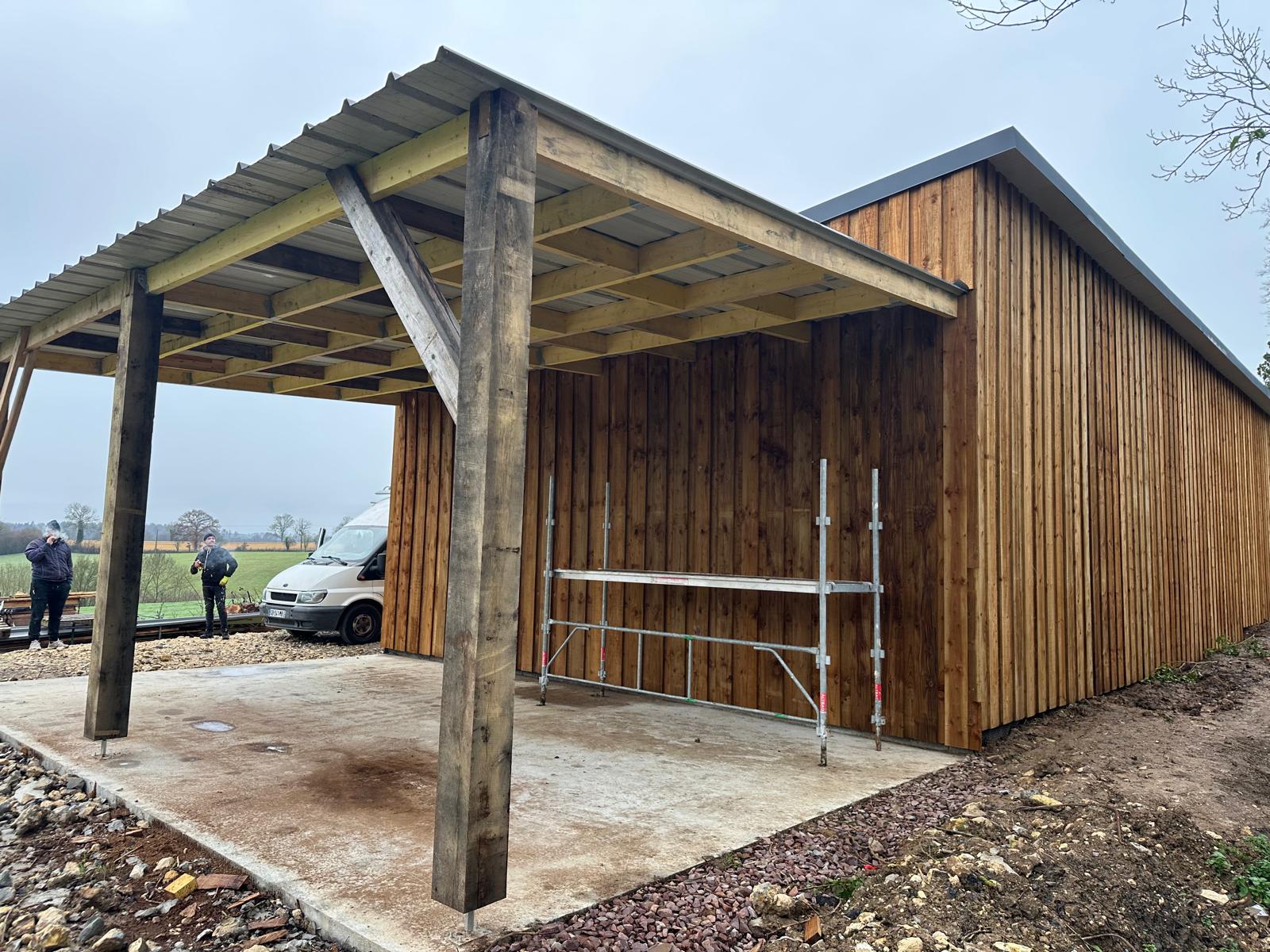 Construction d'une écurie en charpente bois