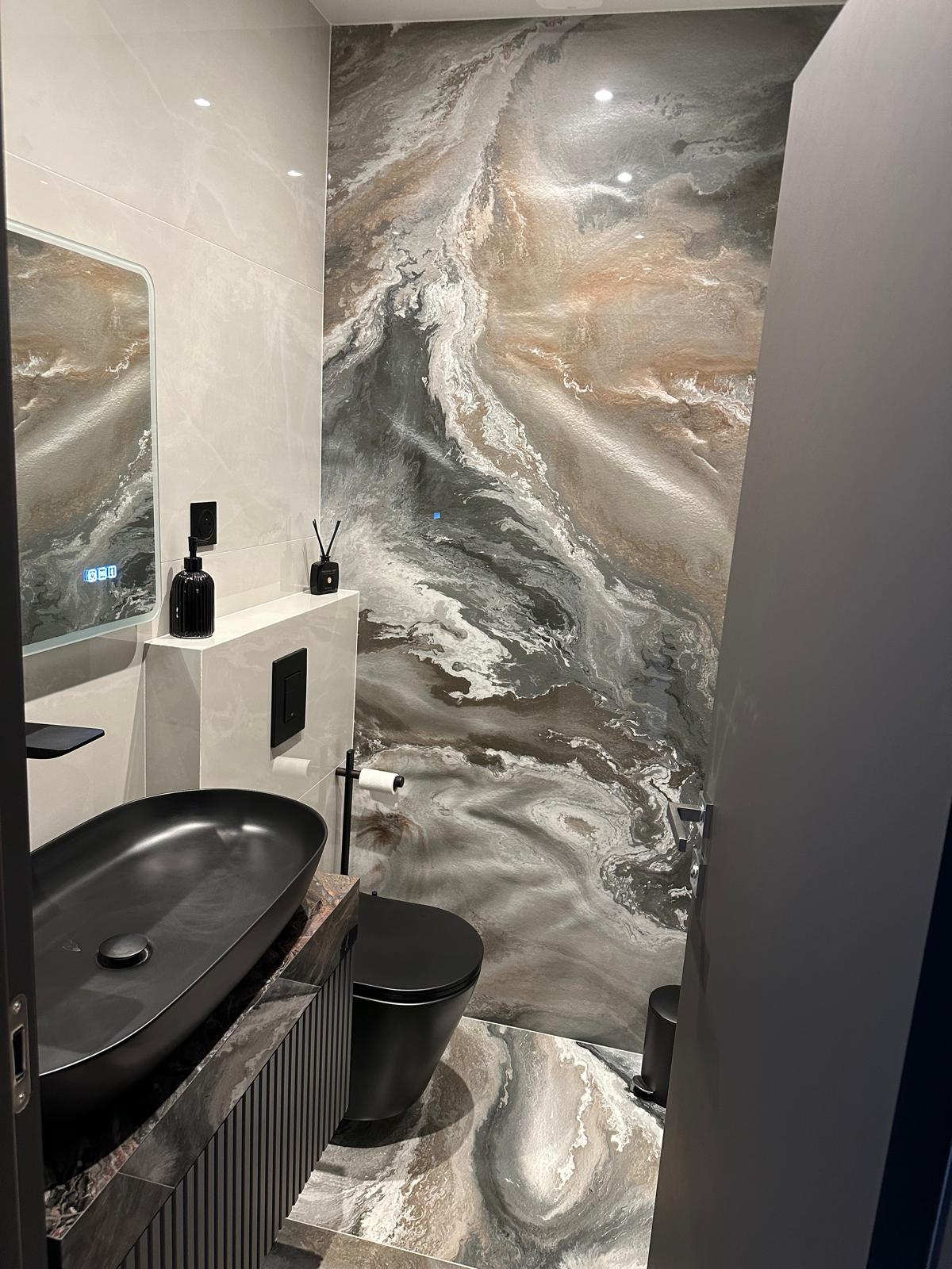 Salle d'eau en marbre veiné